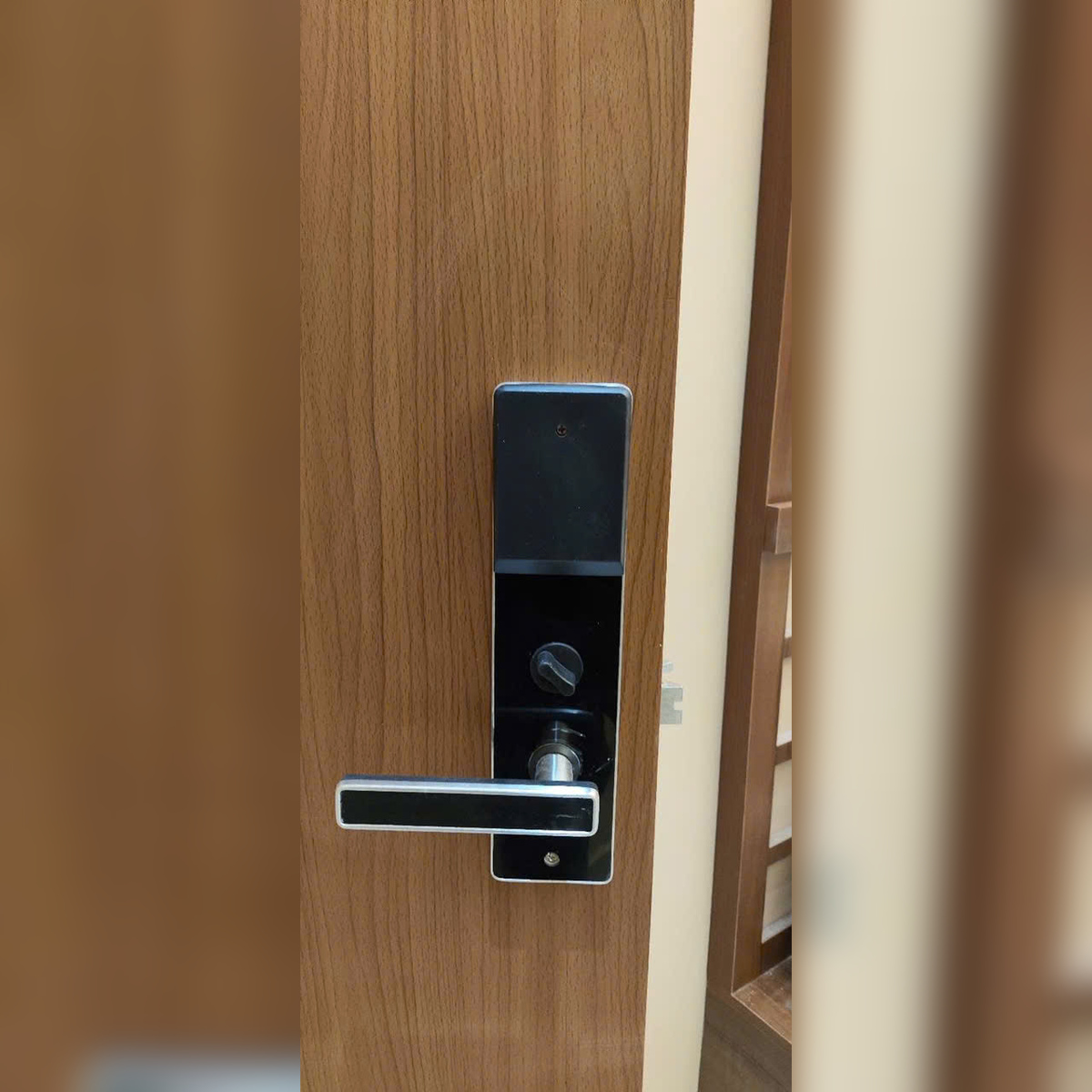 Khóa thẻ từ lắp tại Khách Sạn Sao Mai