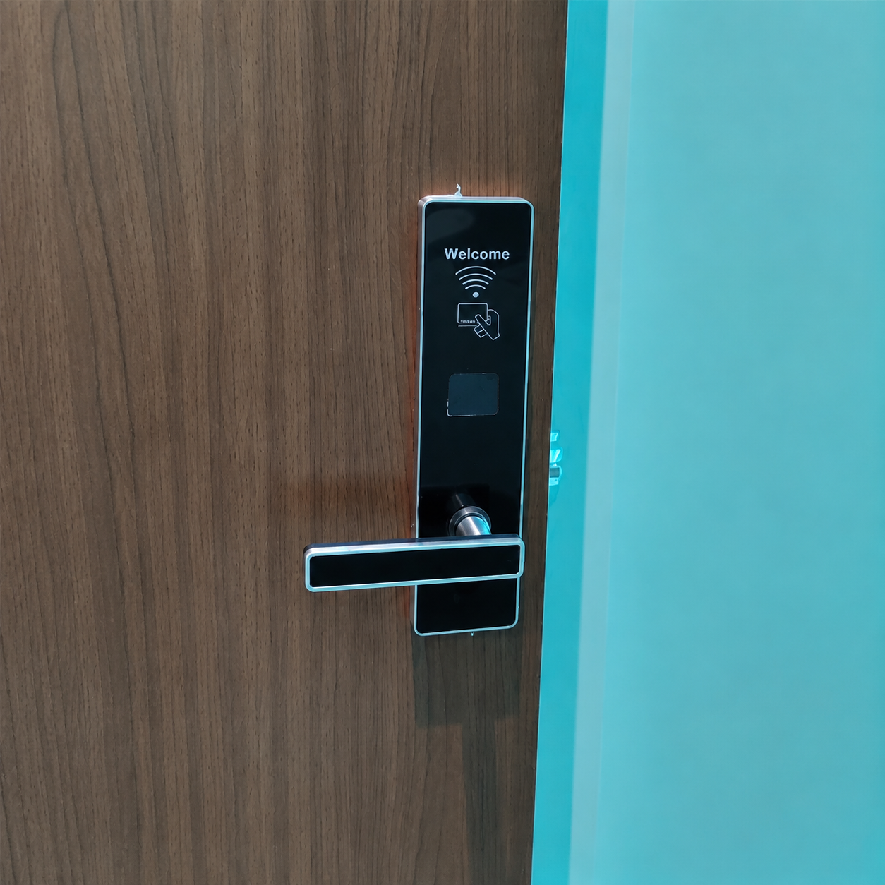 Khóa thẻ từ lắp tại Khách Sạn Sao Mai